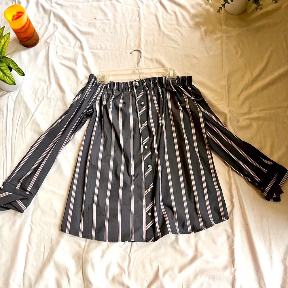 Off the Shoulder Como Vintage Gray and White Striped Shirt